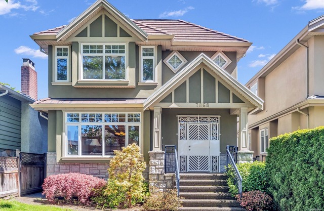 Beautiful 4 bedroom house with gourmet kitchen and A/C in Vancouver West Side.