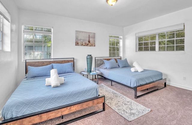 Beautiful 4-bed townhouse perfect for a large family. Near beach.