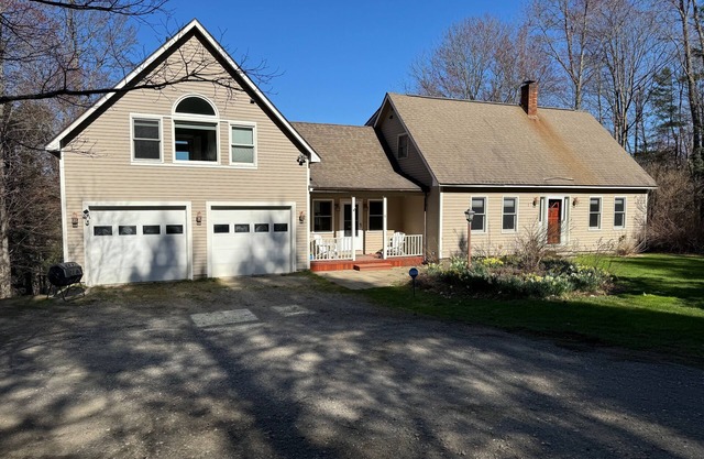 Beautiful 5-Bedroom Upscale Country Home With Home Theater