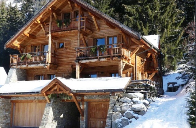 Beautiful 5-star, 6 bedroom 6 bath Ski-in/out Chalet Oz en Oisans-Alpe d'Huez.