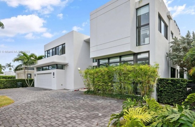 Beautiful 7 Br. Single family (325418) by Houzlet