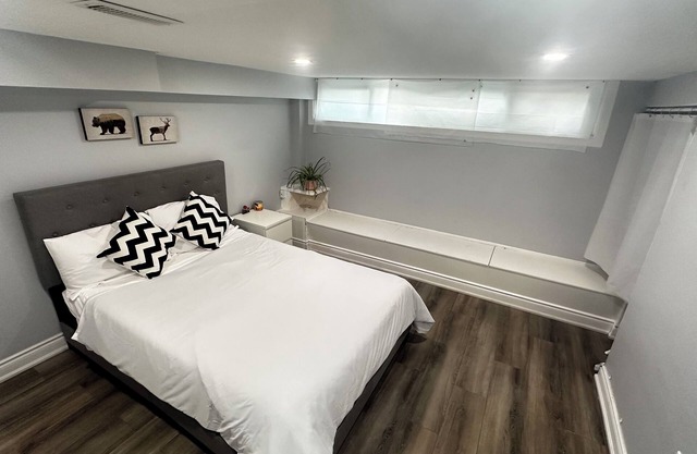 🏡 Beautiful Ajax Retreat – Comfort, Space, and a Great Location!