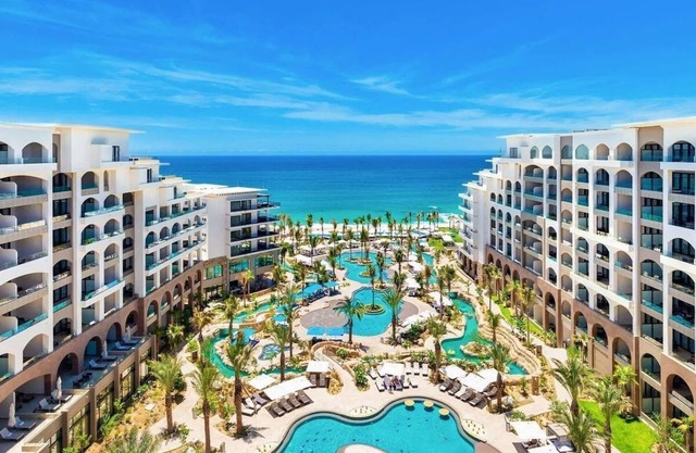 Beautiful and Luxurious 5-Star Beachfront Resort in Villa la Valencia Los Cabos