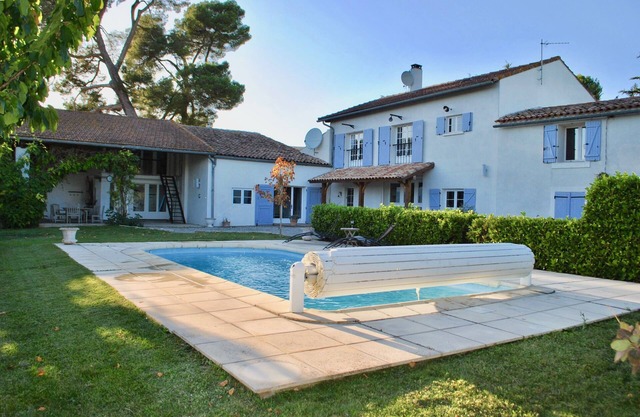 Beautiful and spacious 5 bedroom house, with pool, set in 12 acres