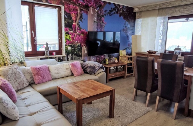 Beautiful apartment for 5 guests with WIFI, TV and balcony