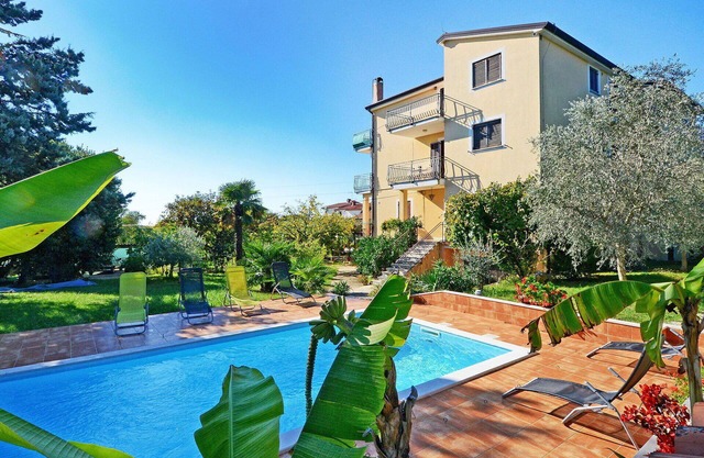 Beautiful apartment for 4 people with pool, WIFI, A/C, TV and balcony