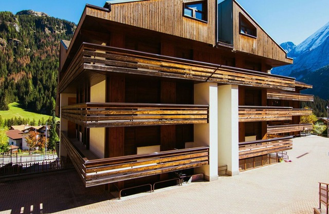 Beautiful apartment for 5 people with WIFI, hot tub, TV and parking