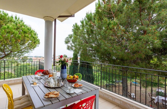 Beautiful apartment for 10 guests with WIFI, A/C, TV, patio, pets allowed and panoramic view