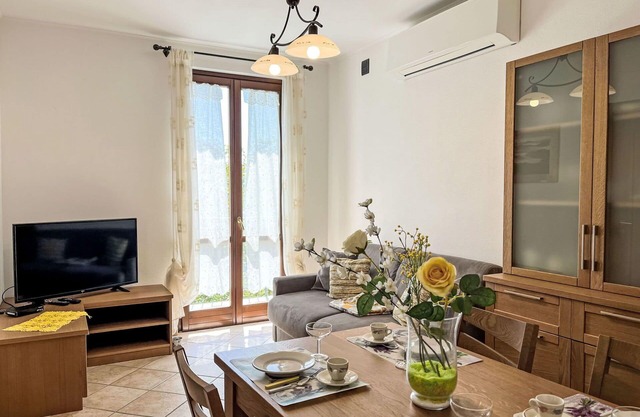 Beautiful apartment for 5 guests with WIFI, TV, patio, pets allowed and panoramic view