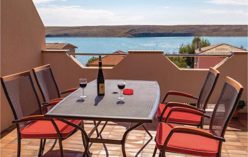 Beautiful Apartment In Dinjiska