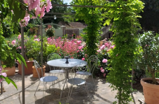 Beautiful apartment in former Domaine 6 km from Beaune