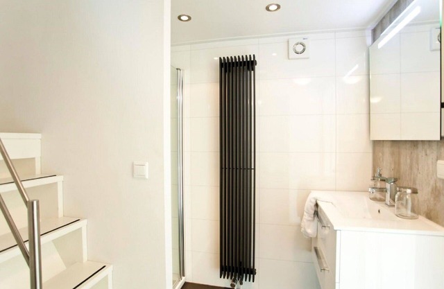 Beautiful apartment in villa for 6 guests with WIFI, pool, TV and terrace