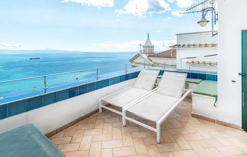 Beautiful Apartment In Raito With Wifi