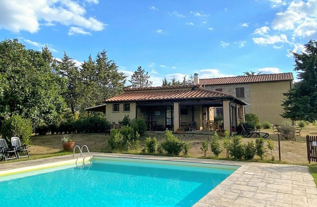 Beautiful apartment for 5 guests with WIFI, pool, TV, patio, panoramic view and parking