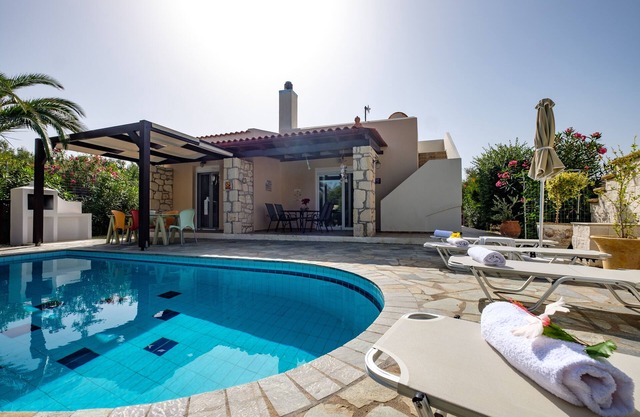 Beautiful, attractively furnished villa with private pool