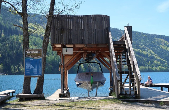 Beautiful, bright apartment with terrace & lake view, 50m to the beach, WiFi