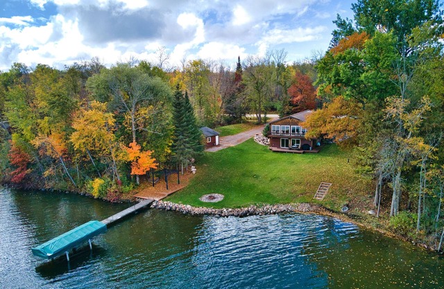 Beautiful Cabin on Peaceful Swan Lake!