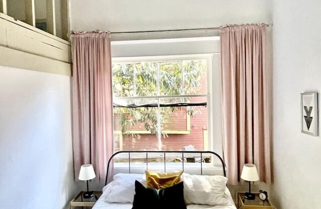 BEAUtifuL Charming high-ceiling Home in Vancouver