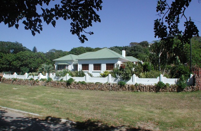 Beautiful, charming property for 6 to 8 people. Pool. Approx. 400m to the golf course