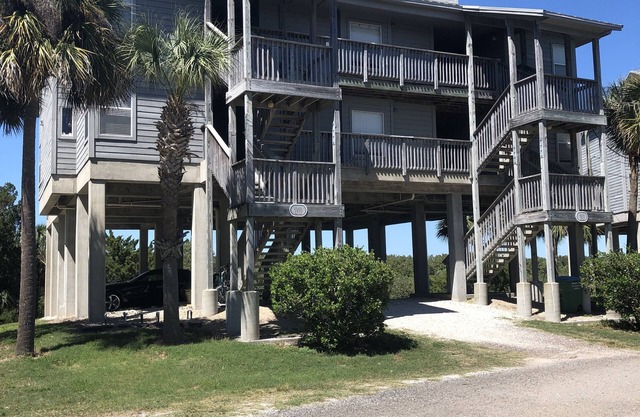 Beautiful condo with Inter-coastal views. 2 Kayaks and one Paddle board.