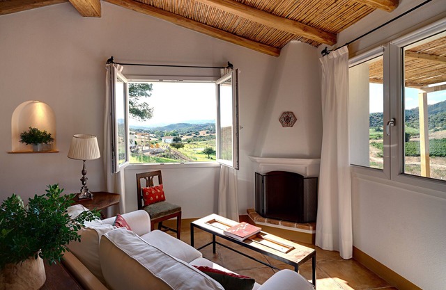 Beautiful cottage with stunning stunning views and pool (Pira)