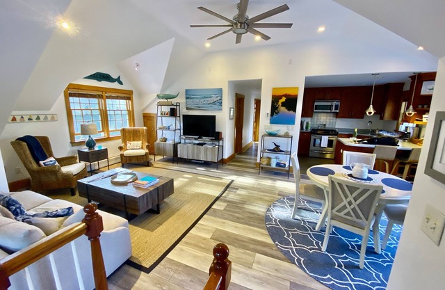 Beautiful Custom home on large private property. 10 minute walk to beach!