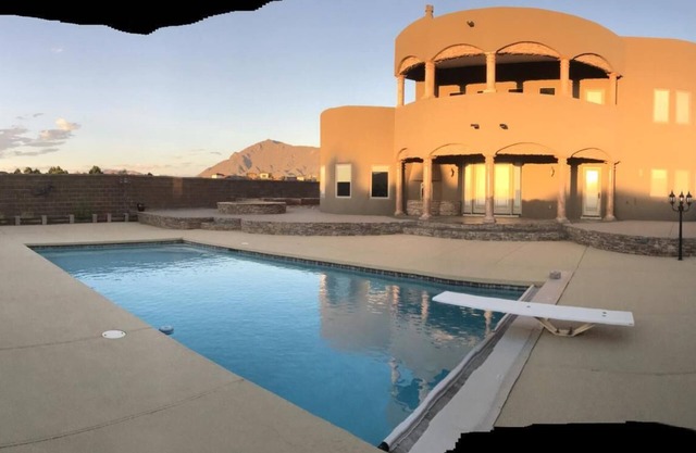 Beautiful Custom Tuscan 3,000 Sq/ft Home W/Pool