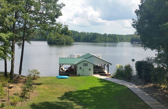 Beautiful deep water view! Pets ok, linens/towels included