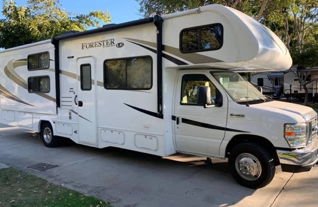 BEAUTIFUL FAMILY RV W/BUNKS FOR THE KIDS LIKE NEW CONDITION PET FRIENDLY