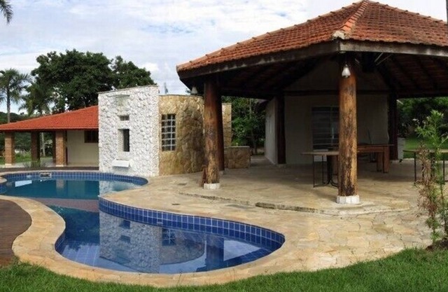 Beautiful farm with pool near the city