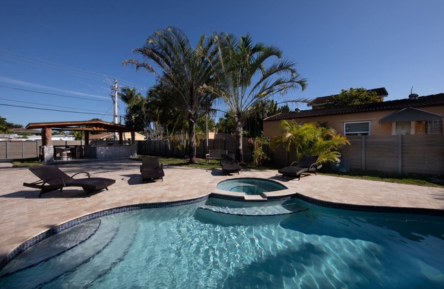 BEAUTIFUL FULLY RENOVATED HOUSE ONLY MINUTES FROM THE BEACH!