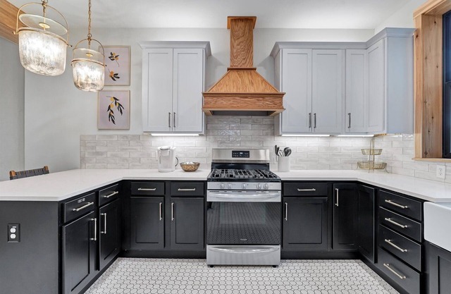 BEAUTIFUL Historic 3 Bedroom Upscale Guesthouse!