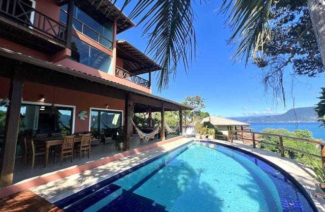 Beautiful house with spectacular views of the sea