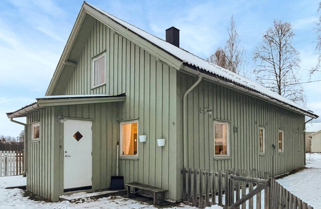 Beautiful home in Flisa with kitchen