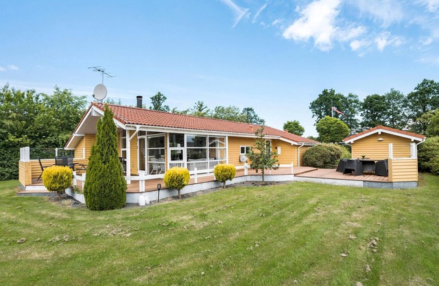 Beautiful home in Juelsminde with sauna