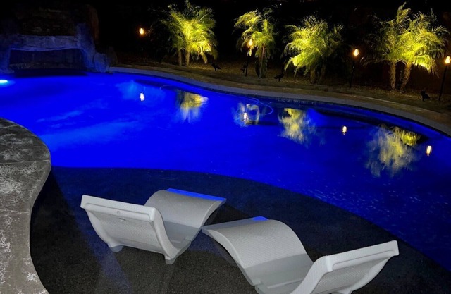 Beautiful home with Heated Pool, Outdoor Bar, Spring Training, Golf