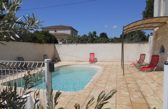 Beautiful house in a quiet, private and fenced pool in the heart of Provence