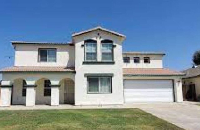 Beautiful House with a Pool/with a Master BDR upstair and Downstair.