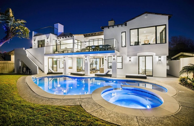 Beautiful House With Pool, Hot Tub, And Gorgeous View, Only Steps From The Beach