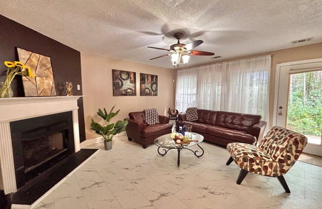 Beautiful in Mableton for 7