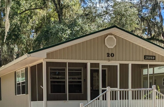 Beautiful lake view cottage! Perfect for watching spectacular sunsets!