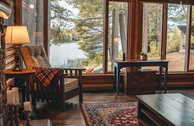 Beautiful Log Cottage on Historic Mattawa River - Lake Chantplein