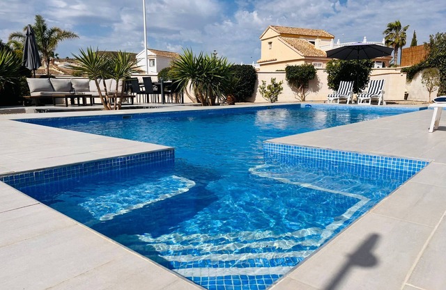Beautiful Modern Villa, ESP & UK TV, WIFI, Aircon, Private Designer Pool & Golf