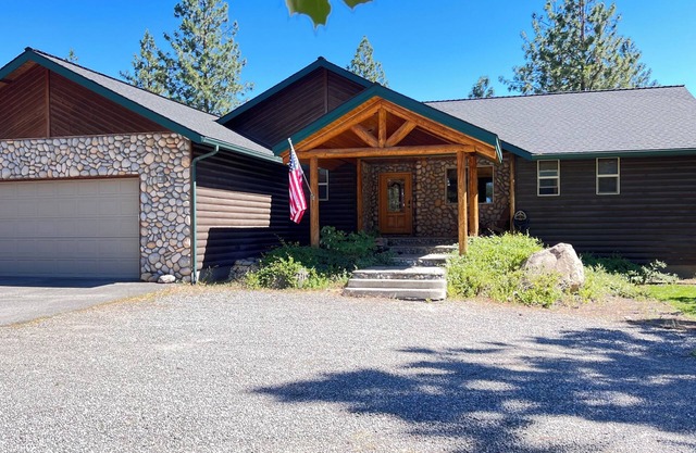 Beautiful Mt.Shasta View Home on large Acreage