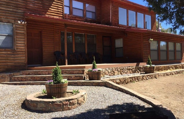 Beautiful Multi. Family 4bdrm. "El Vado Lake" Cabin with Jaccuzi