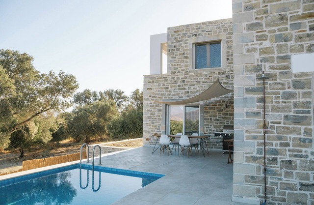 Beautiful natural stone vacation home in the south of Crete (Kamilari) - sea view!