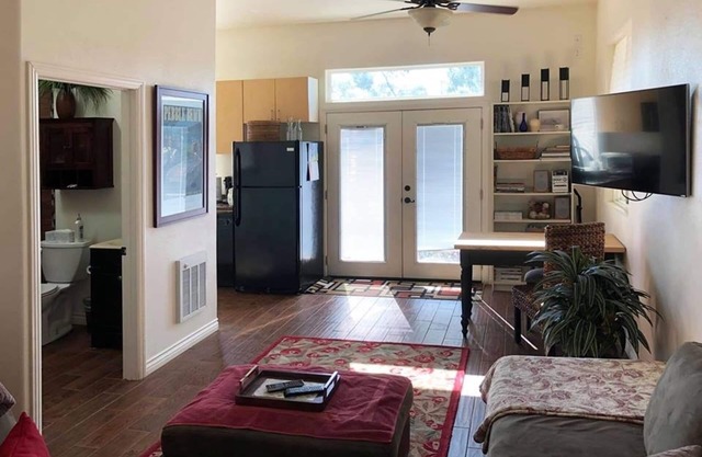 Beautiful new detached casita nestled in scenic southern CA foothills!