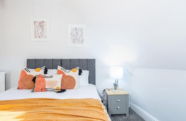 Beautiful newly refurbished apartment close to the promenade.