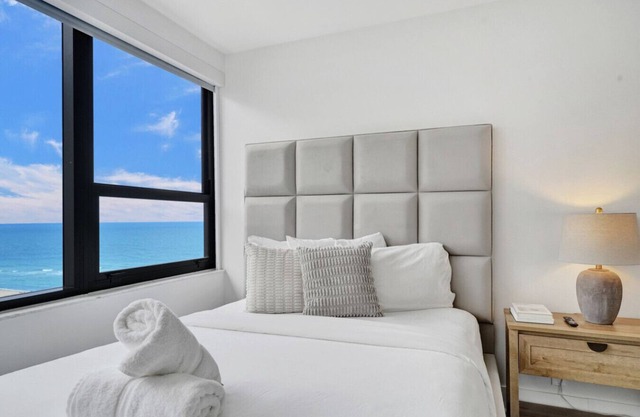 Beautiful Oceanside Retreat/Beach Service/1606