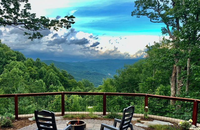 Beautiful, peaceful and secluded cabin/cottage just off Blue Ride Parkway